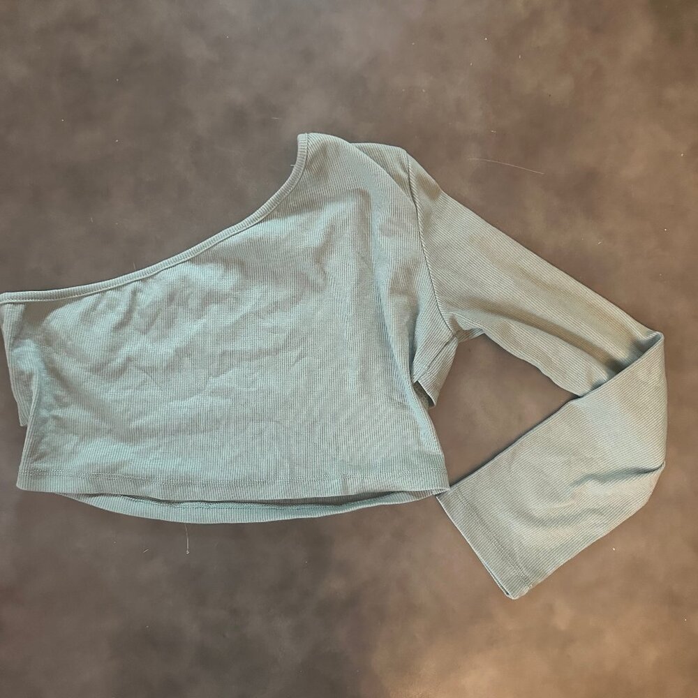 SHEIN Cutout One Sleeve Croptop